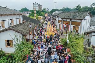 朝裁判扔战术板！CBA官方：福建主帅朱世龙停赛2场 合计罚款7万！